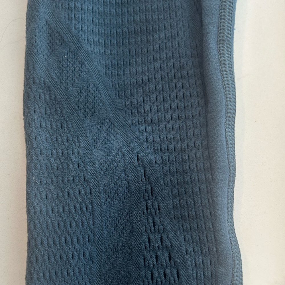 Lululemon blue 7/8 tights with unique detailing